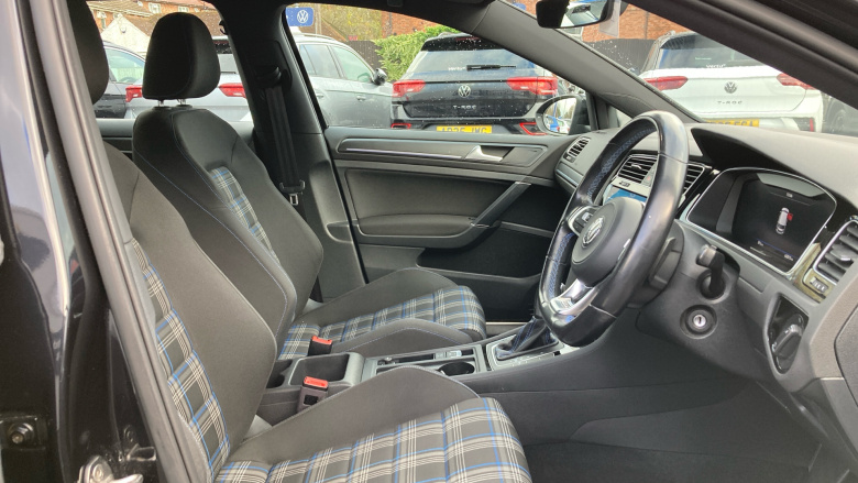 Volkswagen Golf 1.4 TSI GTE 5dr DSG Hatchback